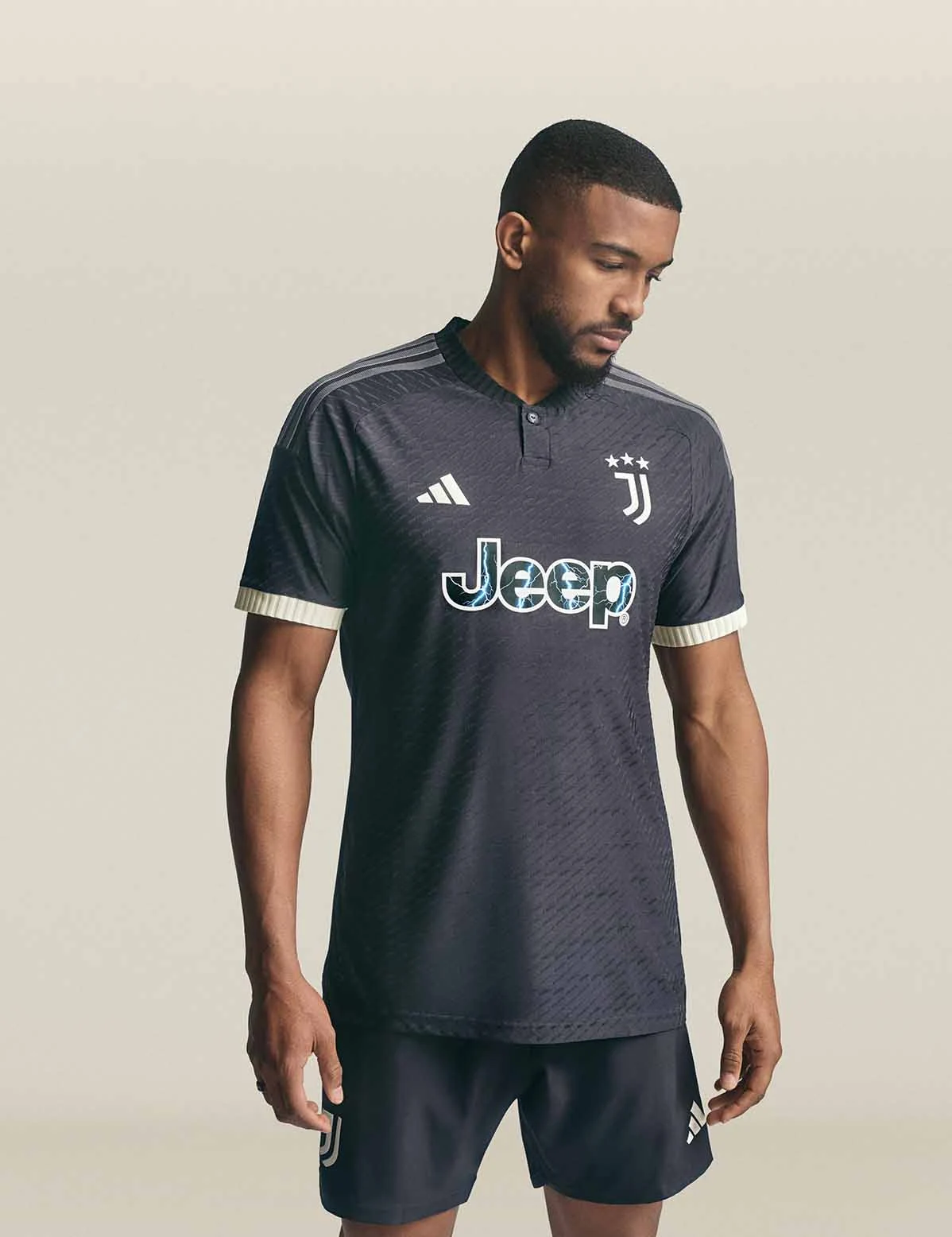 Juventus sale third shirt